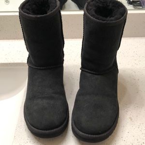 Black Ugg boots